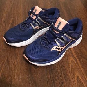 Saucony OMNI ISO EVERUN  WOMENS size 10.5 blue/pink
